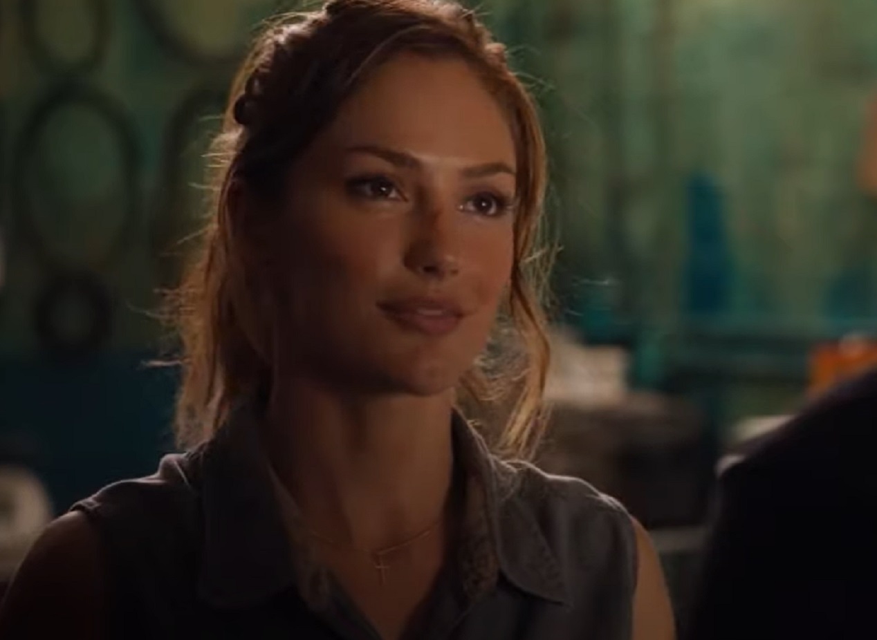 Minka Kelly is smiling - from Charlie's Angels (2011 TV series)
