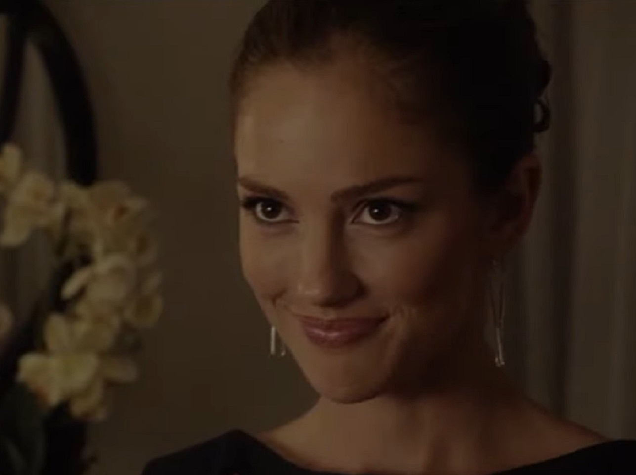 Screenshot: Minka Kelly is smiling from - Charlie's Angels (2011 TV series)