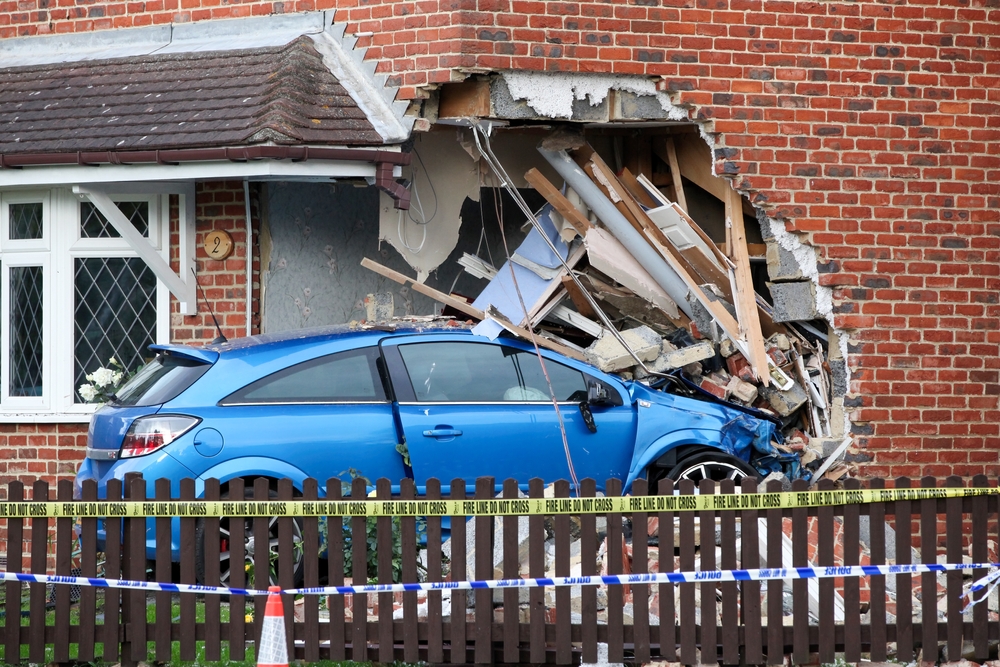 Car  crashes into a house