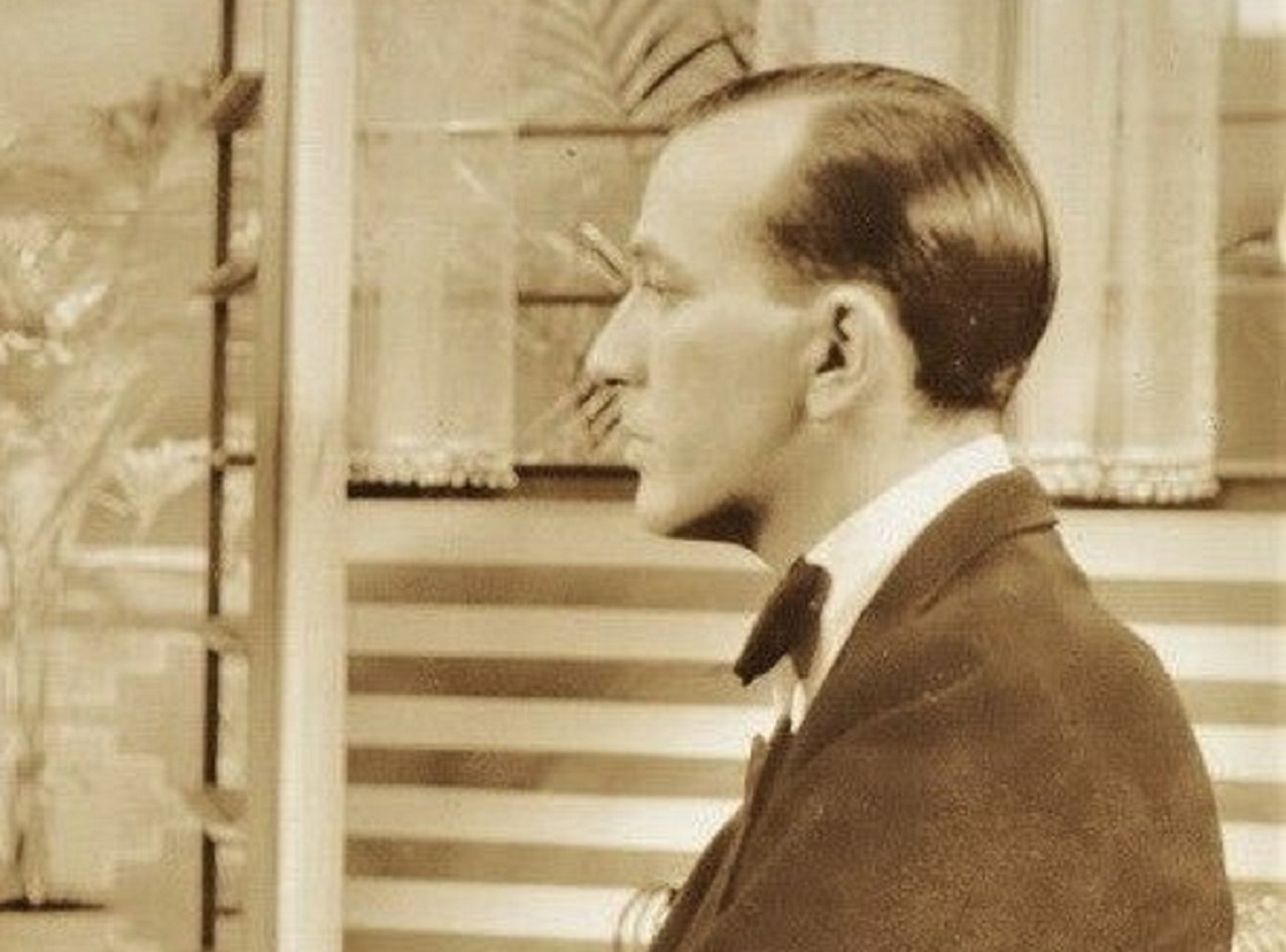 B&W photo of Noël Coward in The Scoundrel ,publicity still - 1935