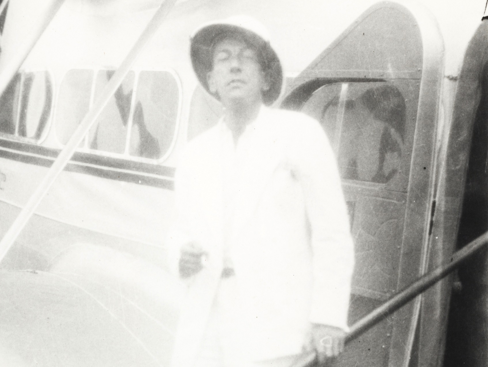 Noel Coward disembarking from a airplane 1935