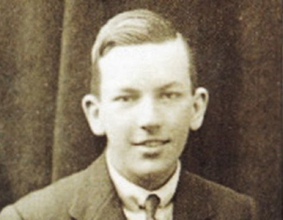 B&W photo of Noel Coward looking and smiling at camera - circa 1914