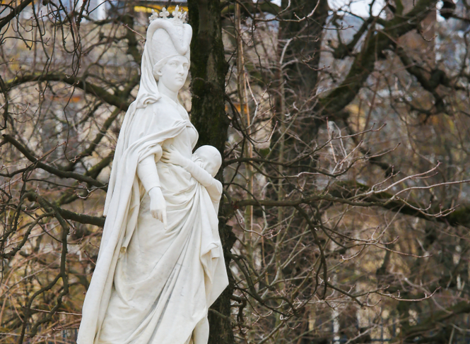 Statue of Margaret of Anjou, Queen of England