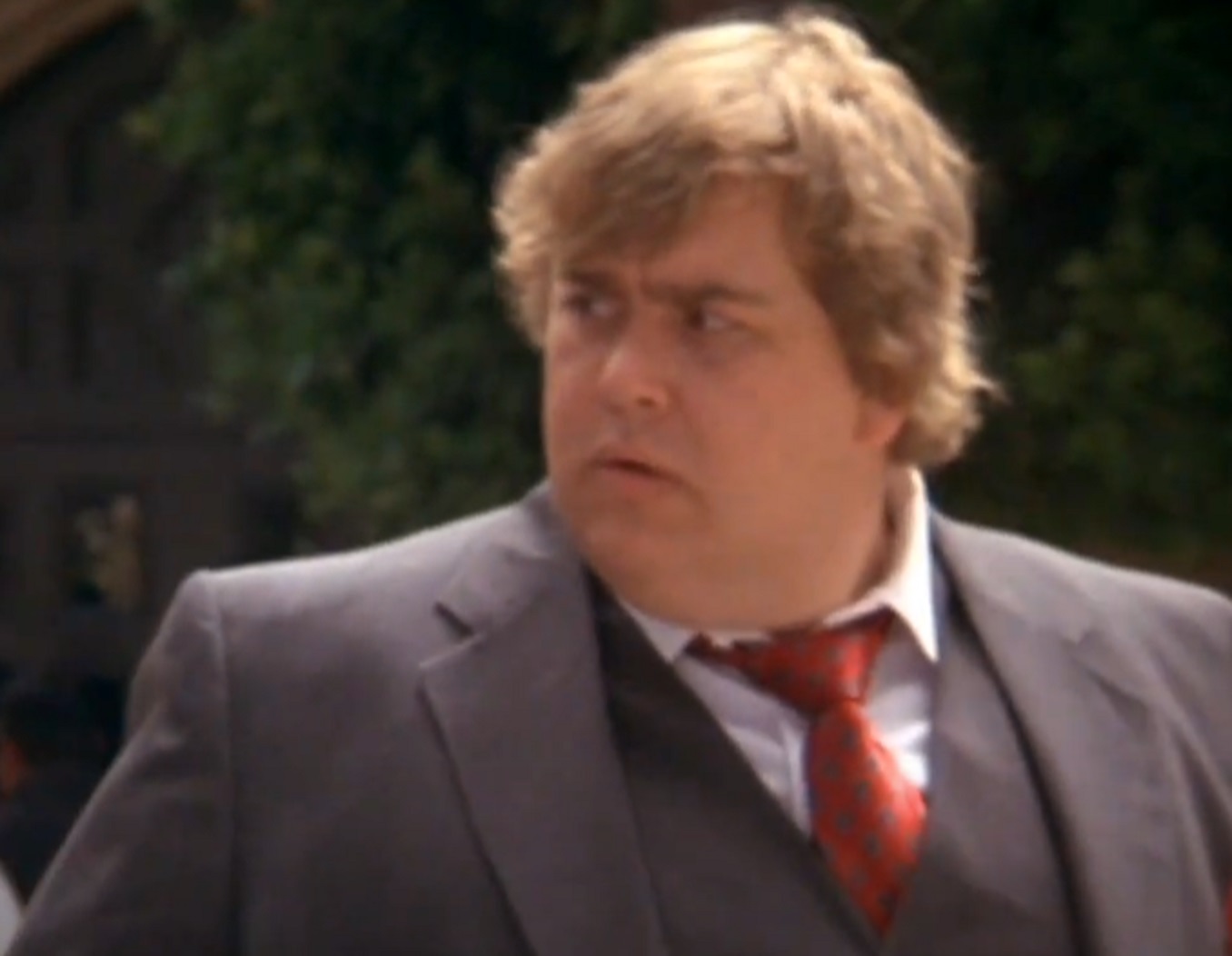 Screenshot :John Candy wearing grey suit and red tie - from Splash (1984)