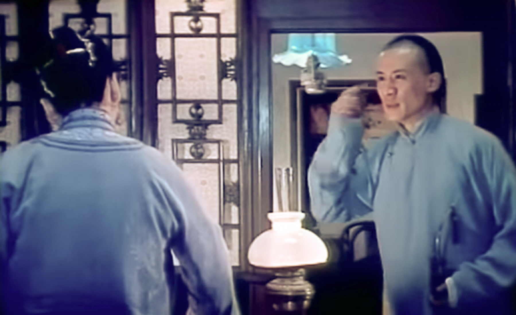 Screanshot: Qiu Jin and Wang Tingchun are standing and arguing in the room  - from Qiu Jin (1983)