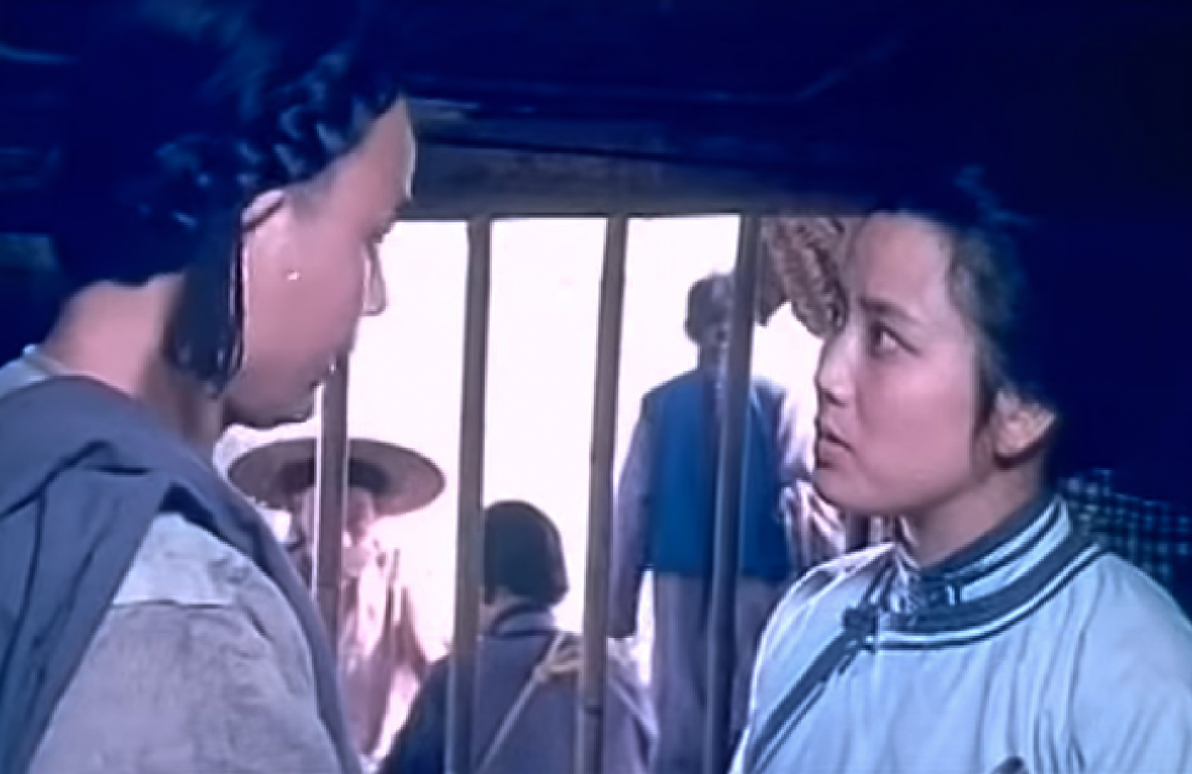 Screenshot: Qiu Jin (Xiuming Li) is talking with other woman inside a old house - from Qiu Jin (1983)