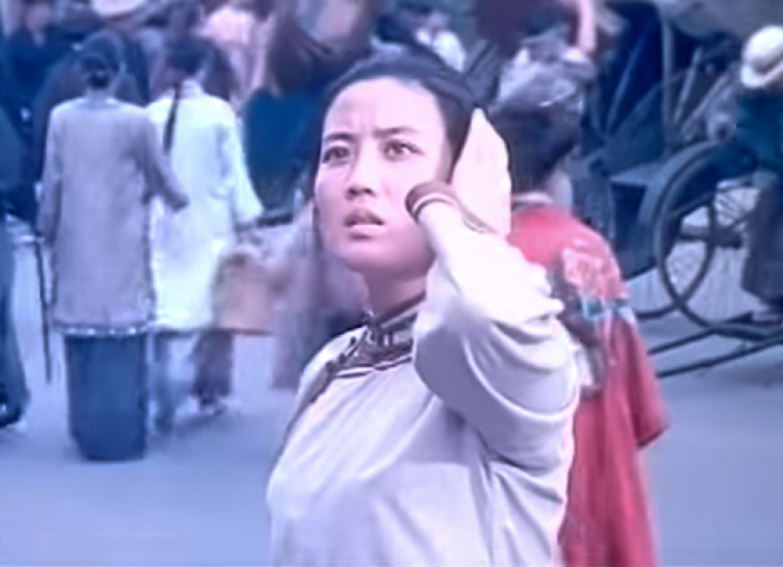 Screenshot: Qiu Jin (Xiuming Li) is looking up with surprised face - from Qiu Jin (1983)