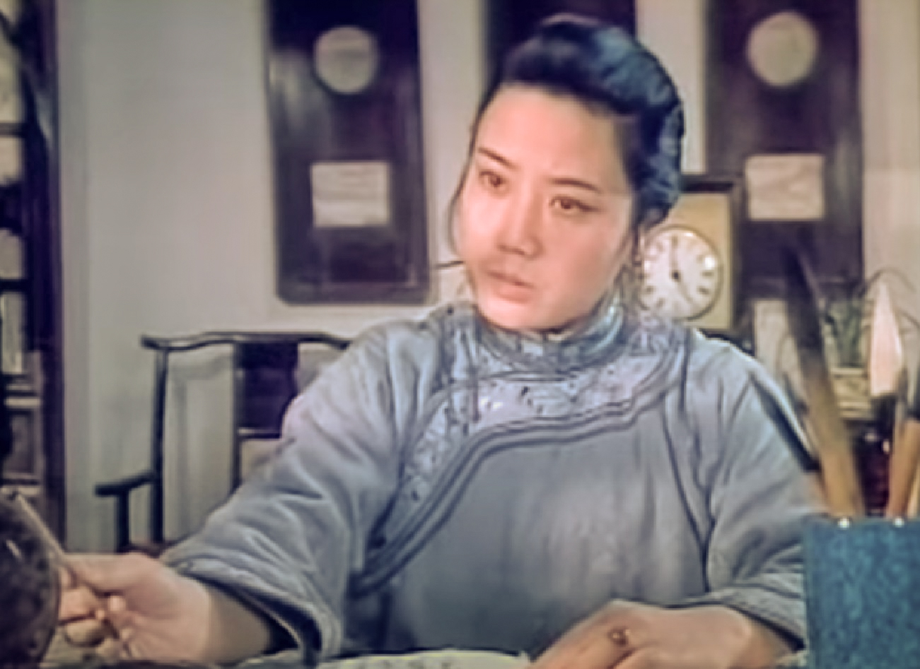 Screanshot: Qiu Jin (Xiuming Li) is writing a poem and looking at side - from Qiu Jin (1983)