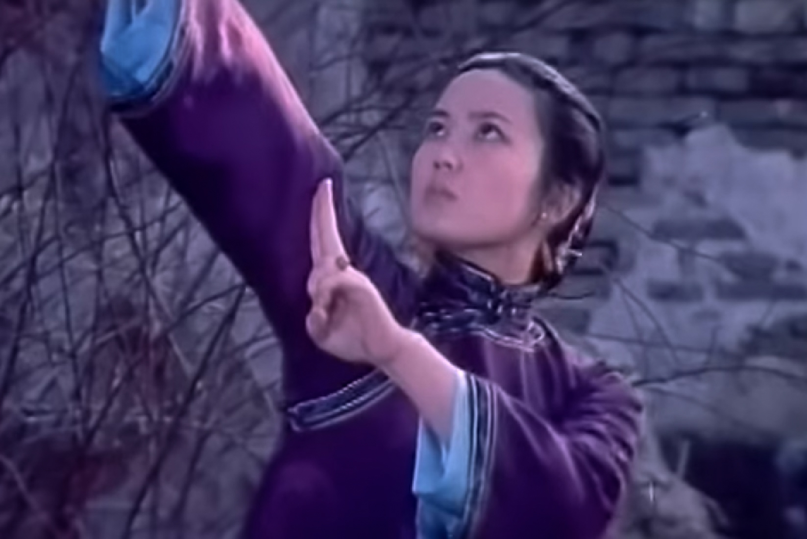 Screenshot: Qiu Jin (Xiuming Li) is practicing martial arts outside - from Qiu Jin (1983)