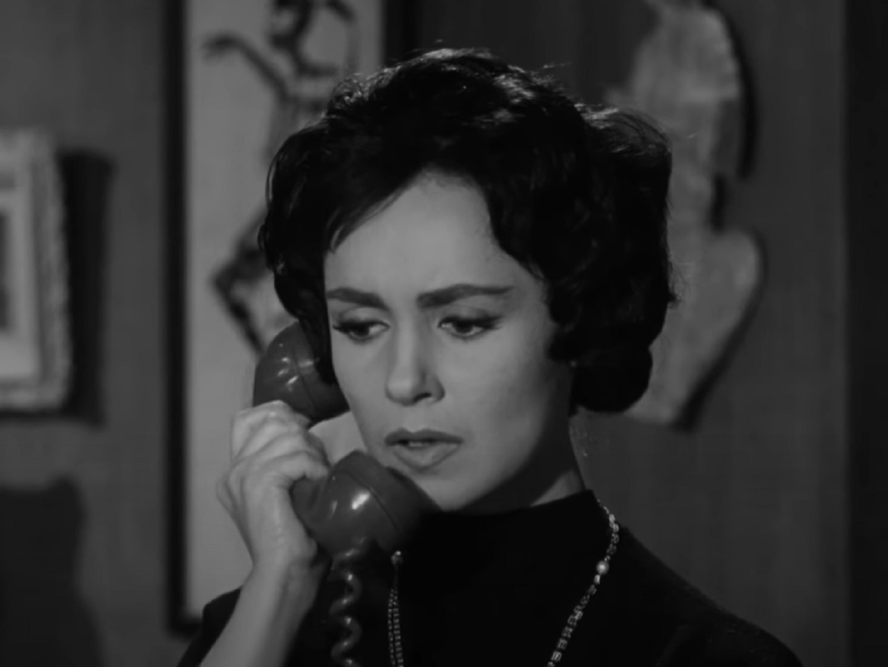 Screenshot: Susan Cabot is talking on the phone - from The Wasp Woman (1959).