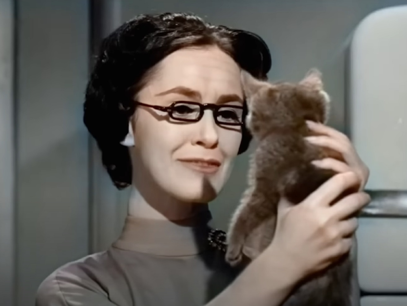 Screenshot: Susan Cabot is holding a small kitten in hands - from The Wasp Woman (1959).