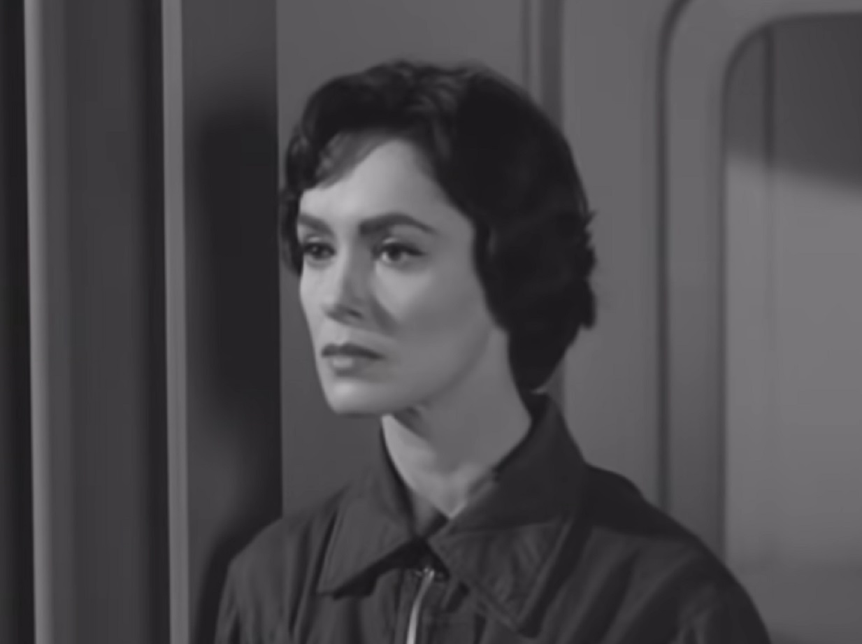 Screenshot: Susan Cabot is looking at side - from  War Of The Satellites (1958).
