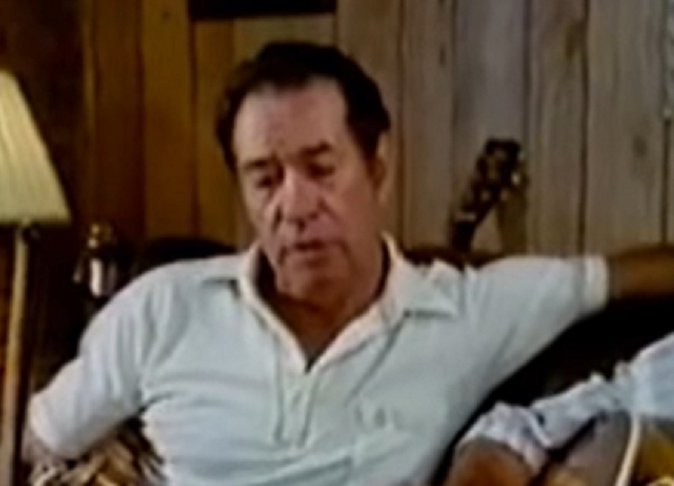 Screenshot: Larry Holly is singing on the bed - from The Real Buddy Holly Story (1985)