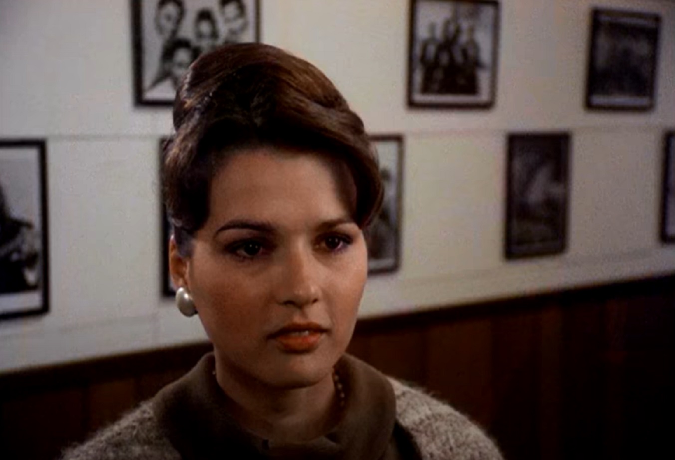 Screenshot: Maria Holly is looking at side with sad face - from The Buddy Holly Story (1978).