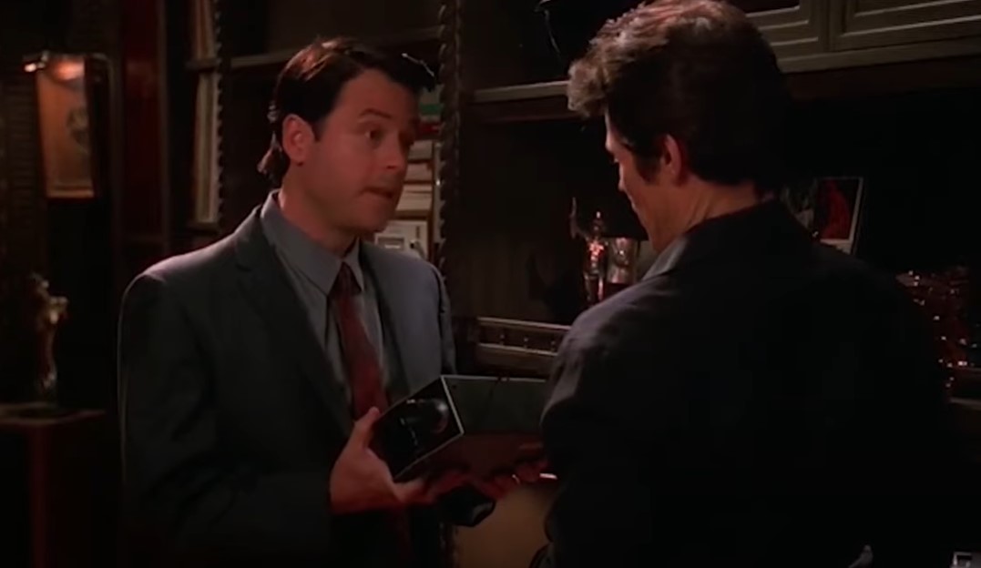 Willem Dafoe  as John Carpenter and Greg Kinnear  as  Bob Crane speaking to each other