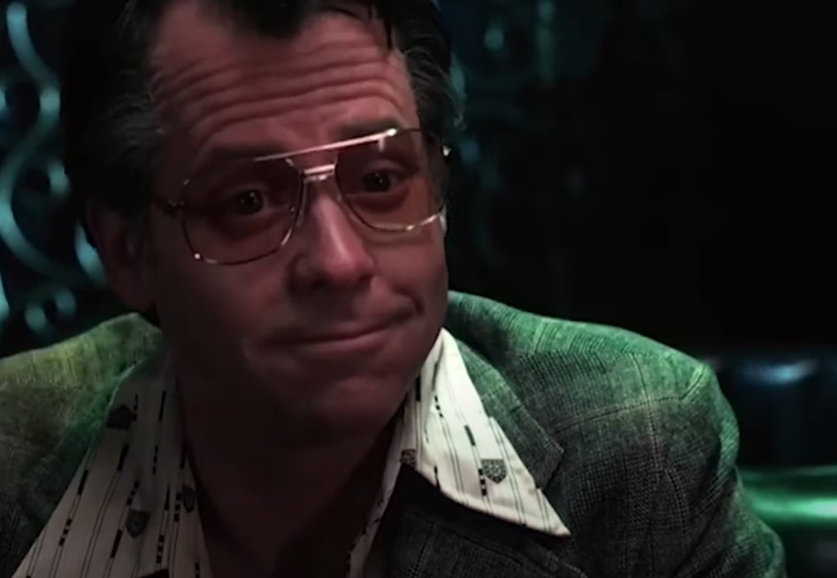 Greg Kinnear  as  Bob Crane in suit 