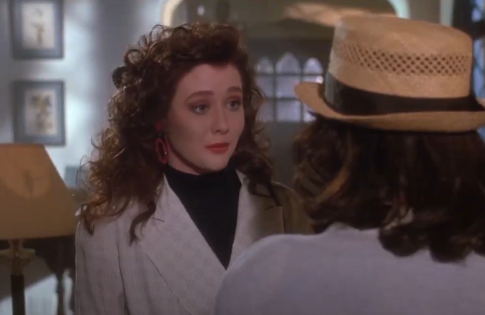 Shannen Doherty  in Heathers wearing white jacket