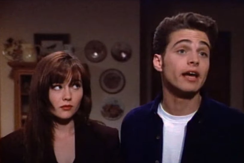 shannen doherty as Brenda Walsh in black top