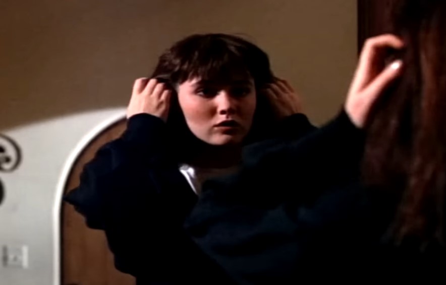 shannen doherty as Brenda Walsh in black top