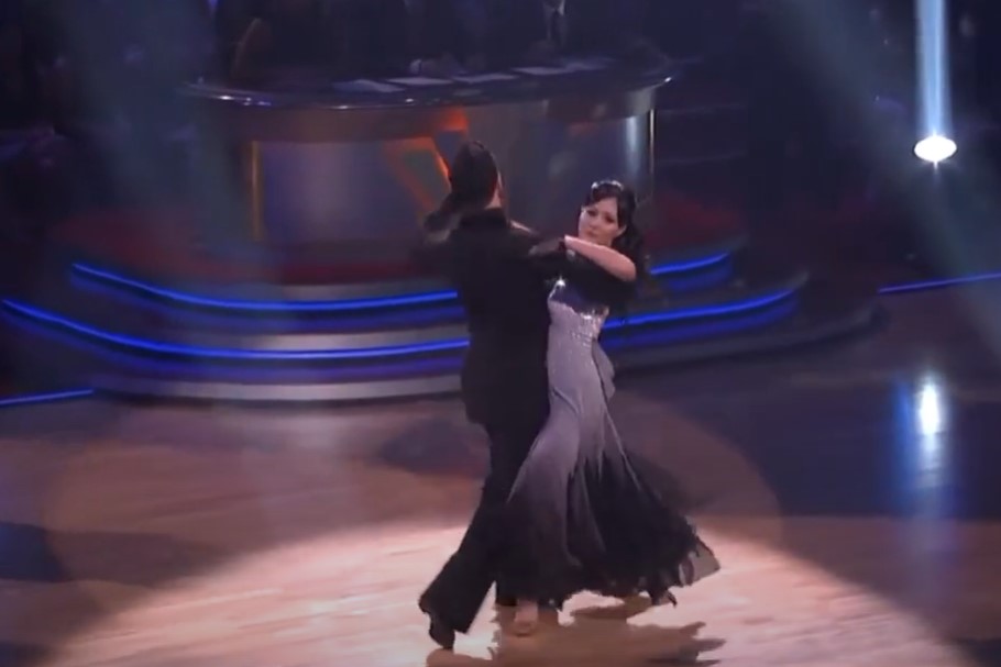 Shannen Doherty and Mark Ballas  dancing