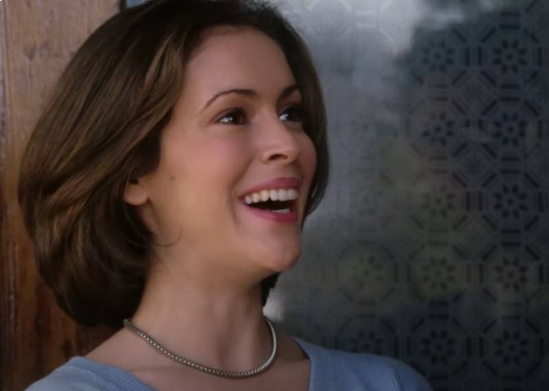 Alyssa Milano as Phoebe Halliwell in blue top looking at someone