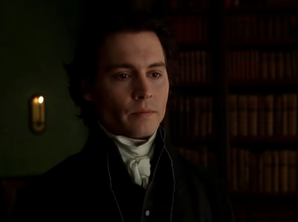 Screenshot of Jonny Deep looking at front  - from Sleepy Hollow (1999)