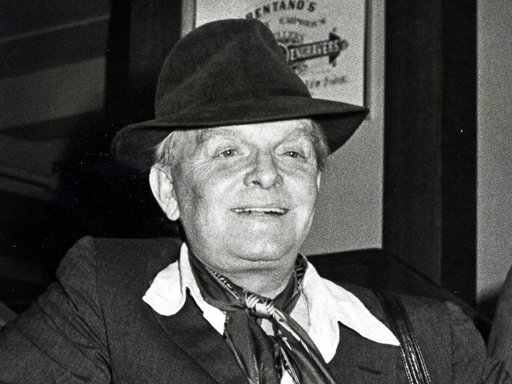 Truman Capote in suit and hat