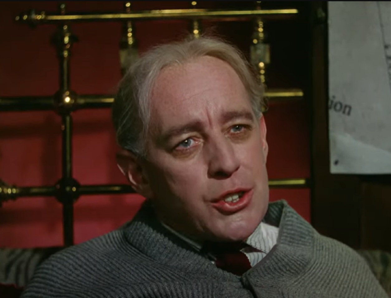 Screenshot of Alec Guinness seating and talking - from The Ladykillers (1955)