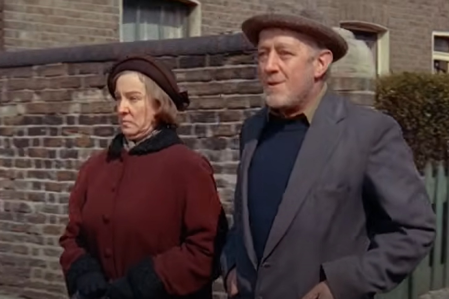 Screenshot of Alec Guinness walking with female companion - from The Horse S Mouth (1958)