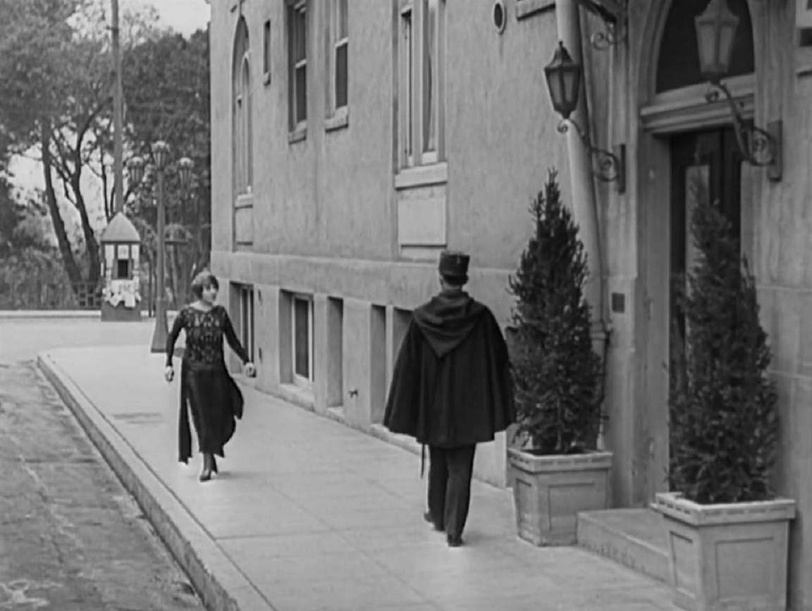 People on the street - 1923