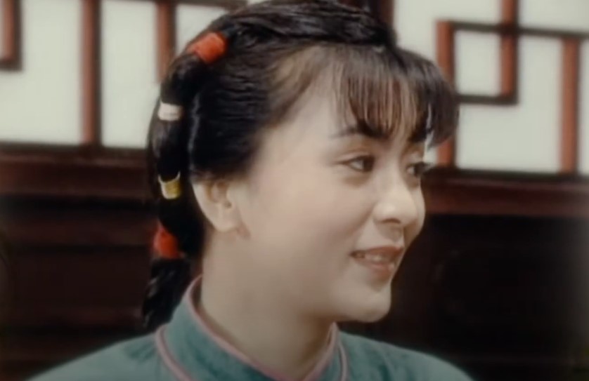 Chen Yulian in Sai Jin Hua in blue