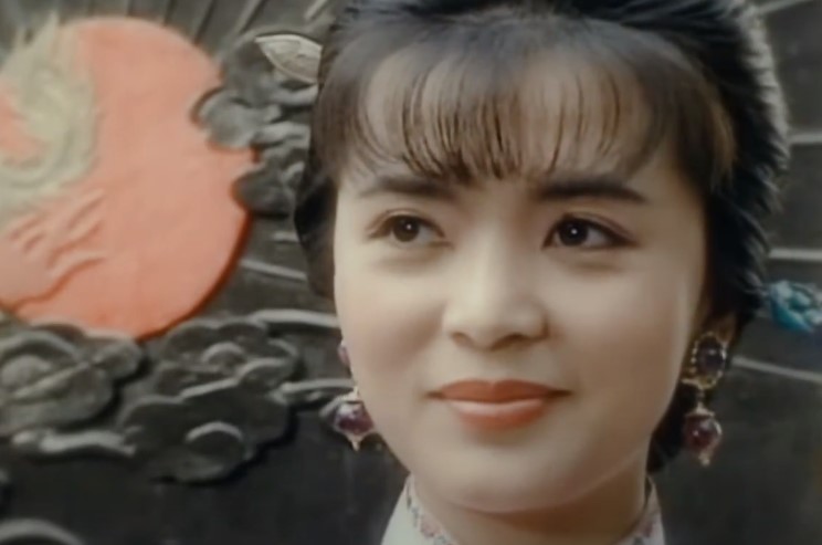 Chen Yulian in Sai Jin Hua in blue