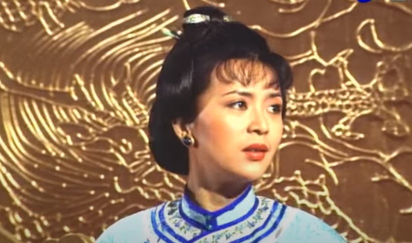 Chen Yulian in Sai Jin Hua in blue 