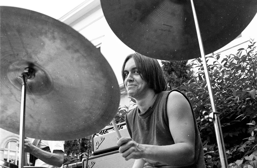 Iggy Pop plays drums