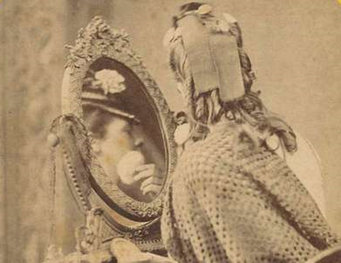 Woman in front of a mirror - 1857 - 1863