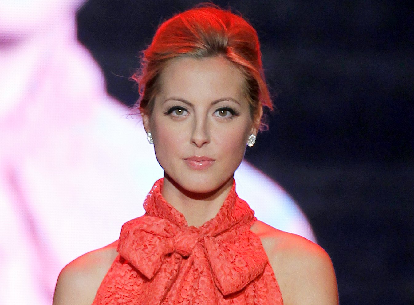 Eva Amurri in Oscar de la Renta dress, looking at the camera