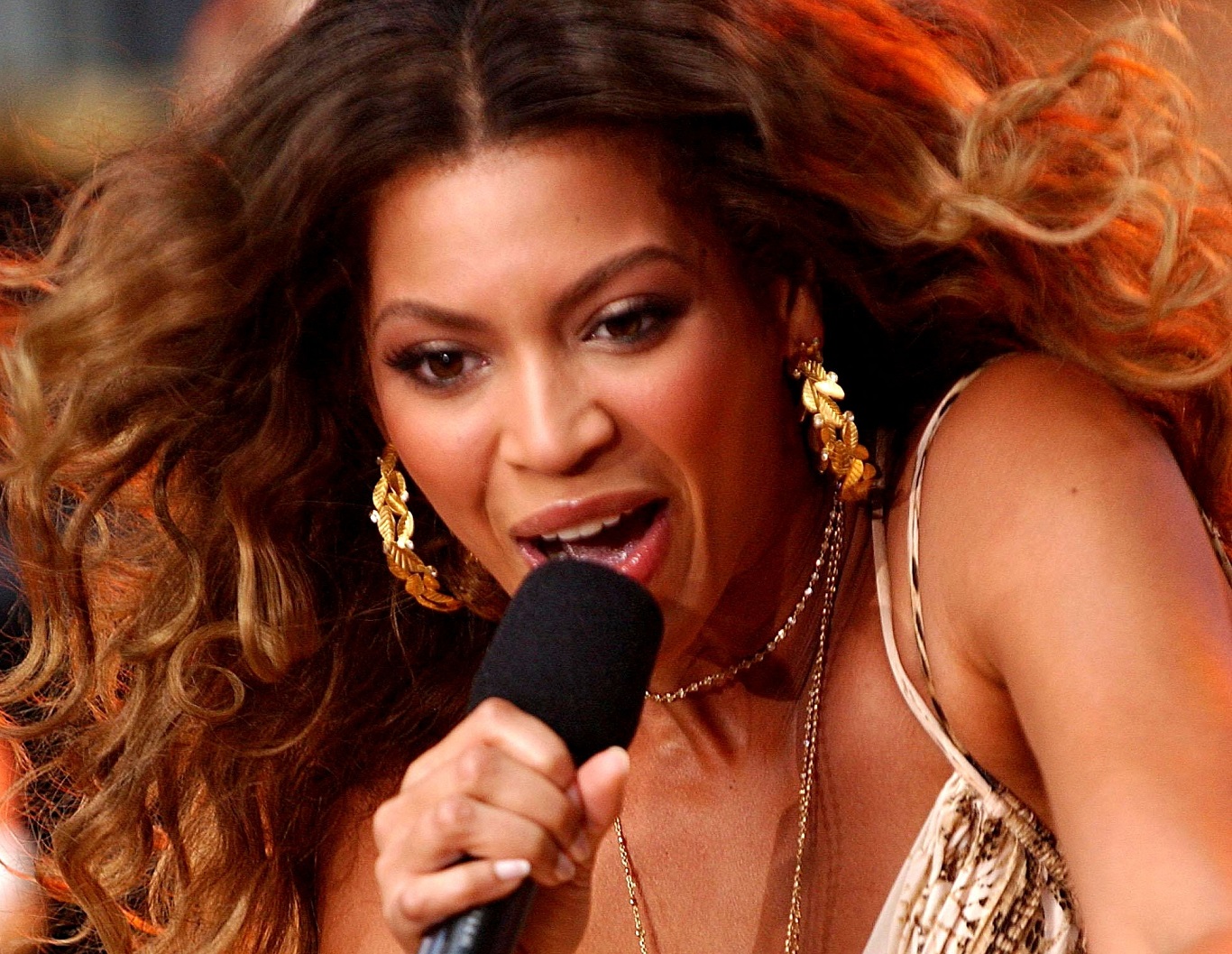 Beyonce on stage for ABC Good Morning America Concert - 2007