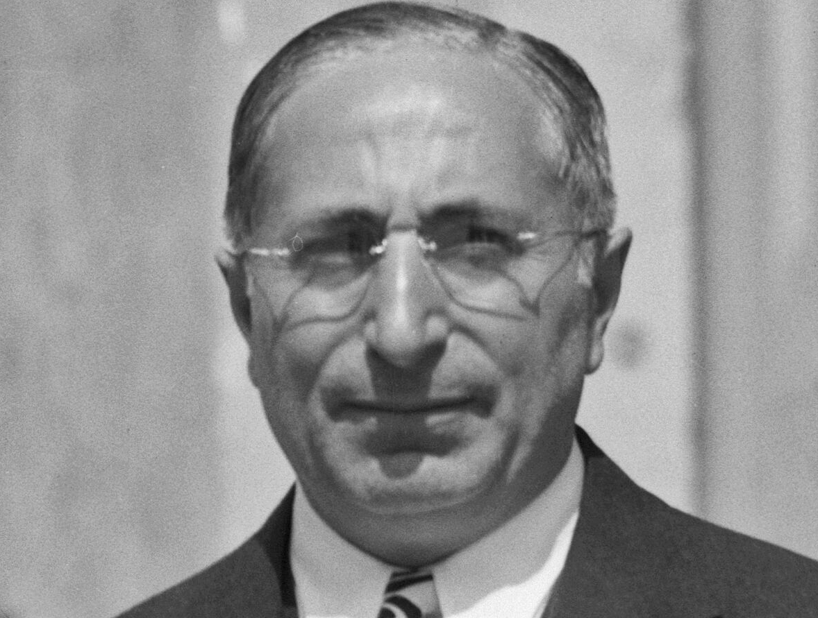 Louis B Mayer 1934 in suit