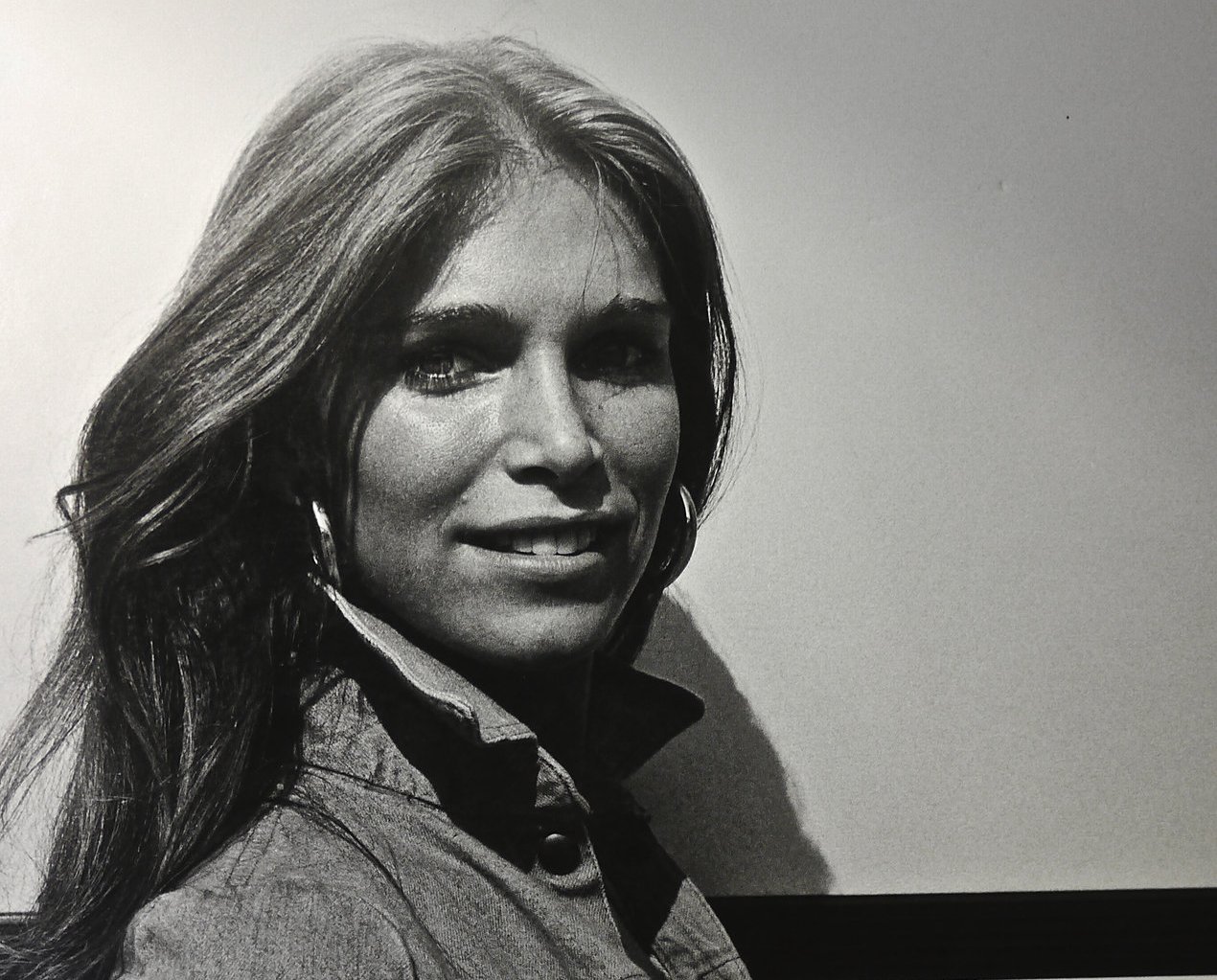 Grayscale Portrait Photo of model/actress Ann Turkel