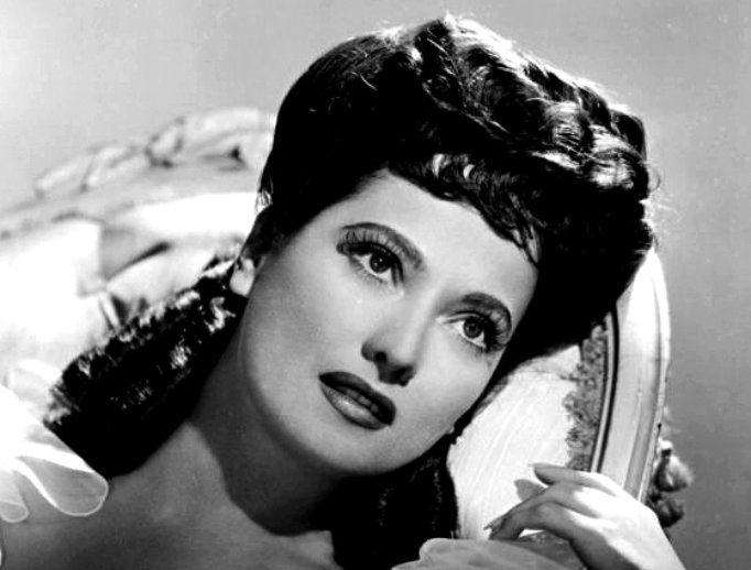 Original publicity photo of Merle Oberon 1963