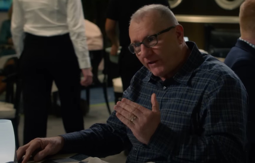 Jay (Ed O'Neill) at a restaurant in Modern Family