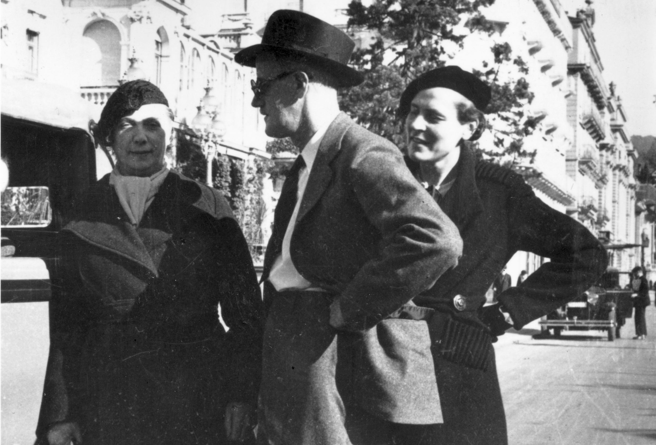 Irish writer James Joyce (1882 - 1941) with his wife Nora