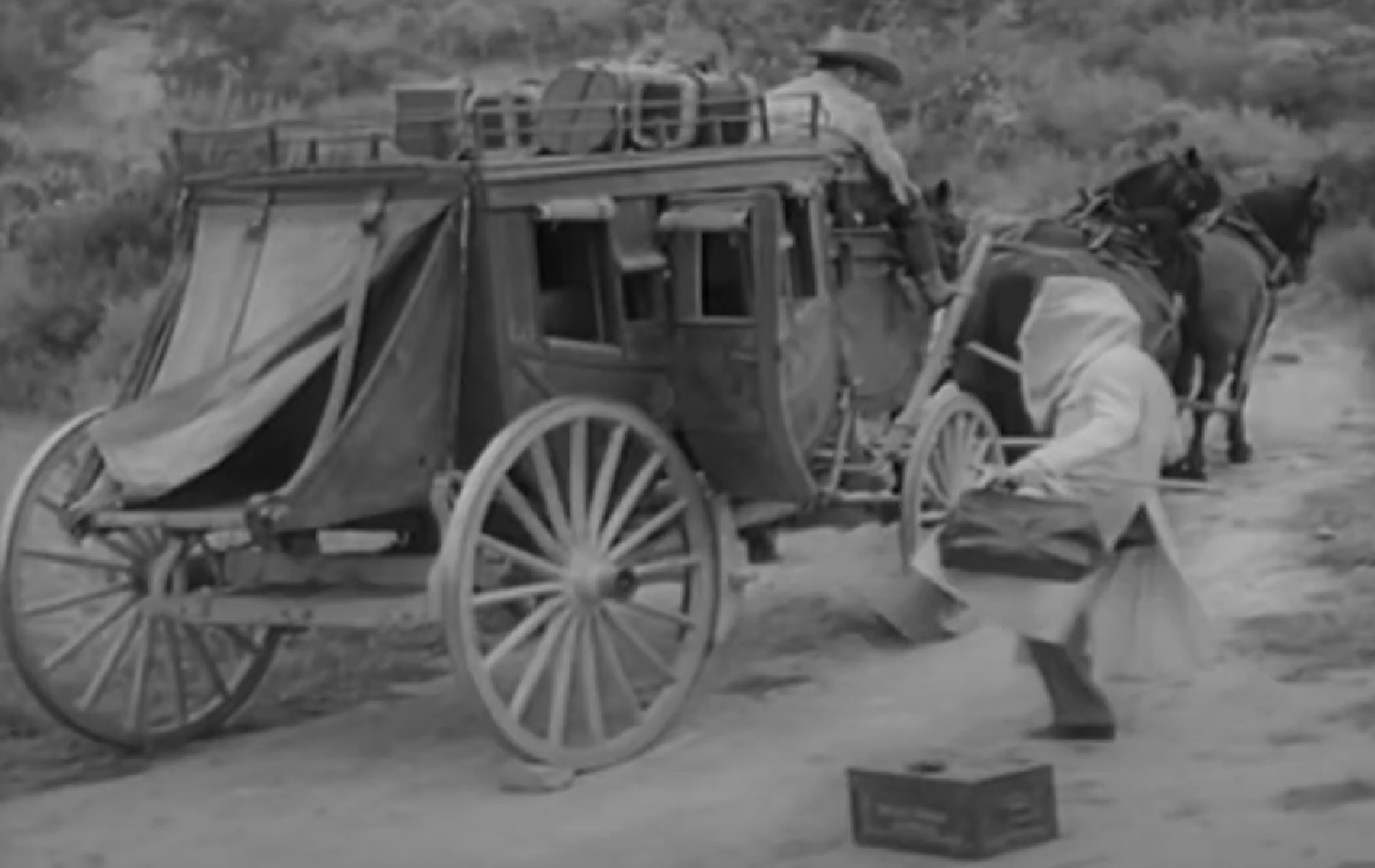 Screenshot of Black Bart (Arthur Space) robbing stagecoach - from Stories of the Century (1954-55)