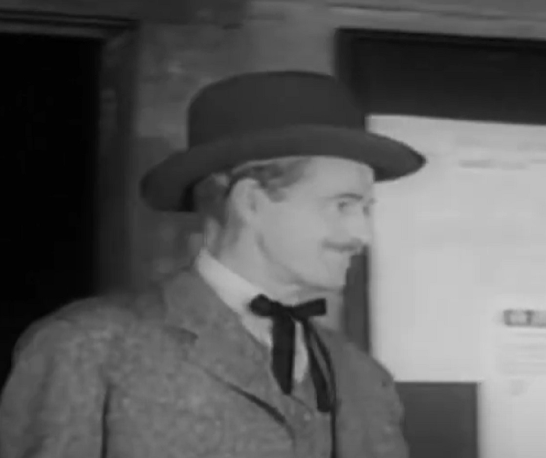 Screenshot of Black Bart (Arthur Space) looking at side and smiling - from Stories of the Century (1954-55)