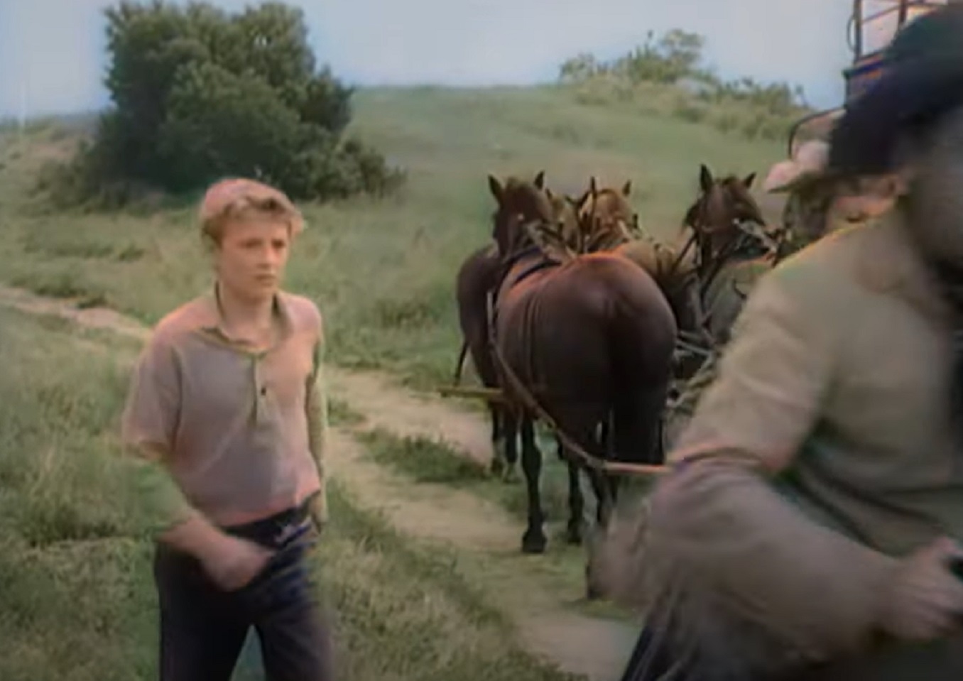 Screenshot of kid next to a stagecoach - from Stories of the Century (1954-55)