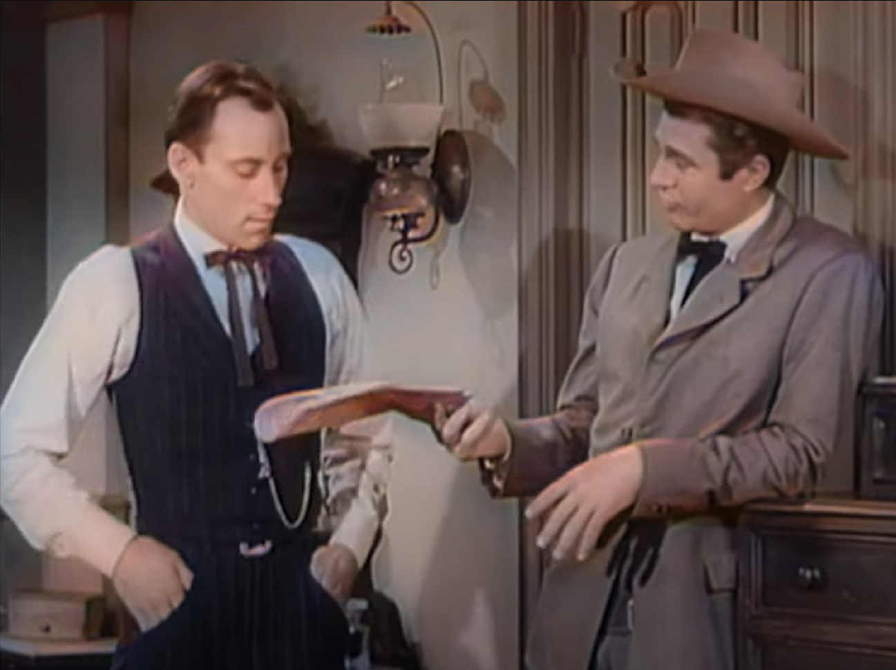 Screenshot of Detective Hume with Sheriff - from Stories of the Century (1954-55)