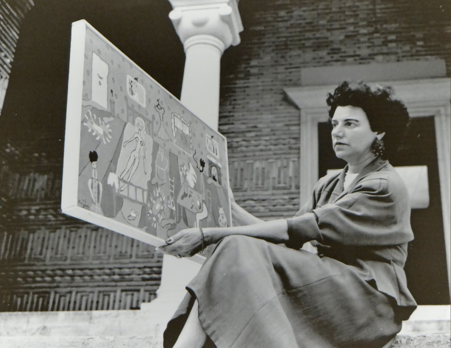 Peggy Guggenheim holding a picture  - 1945