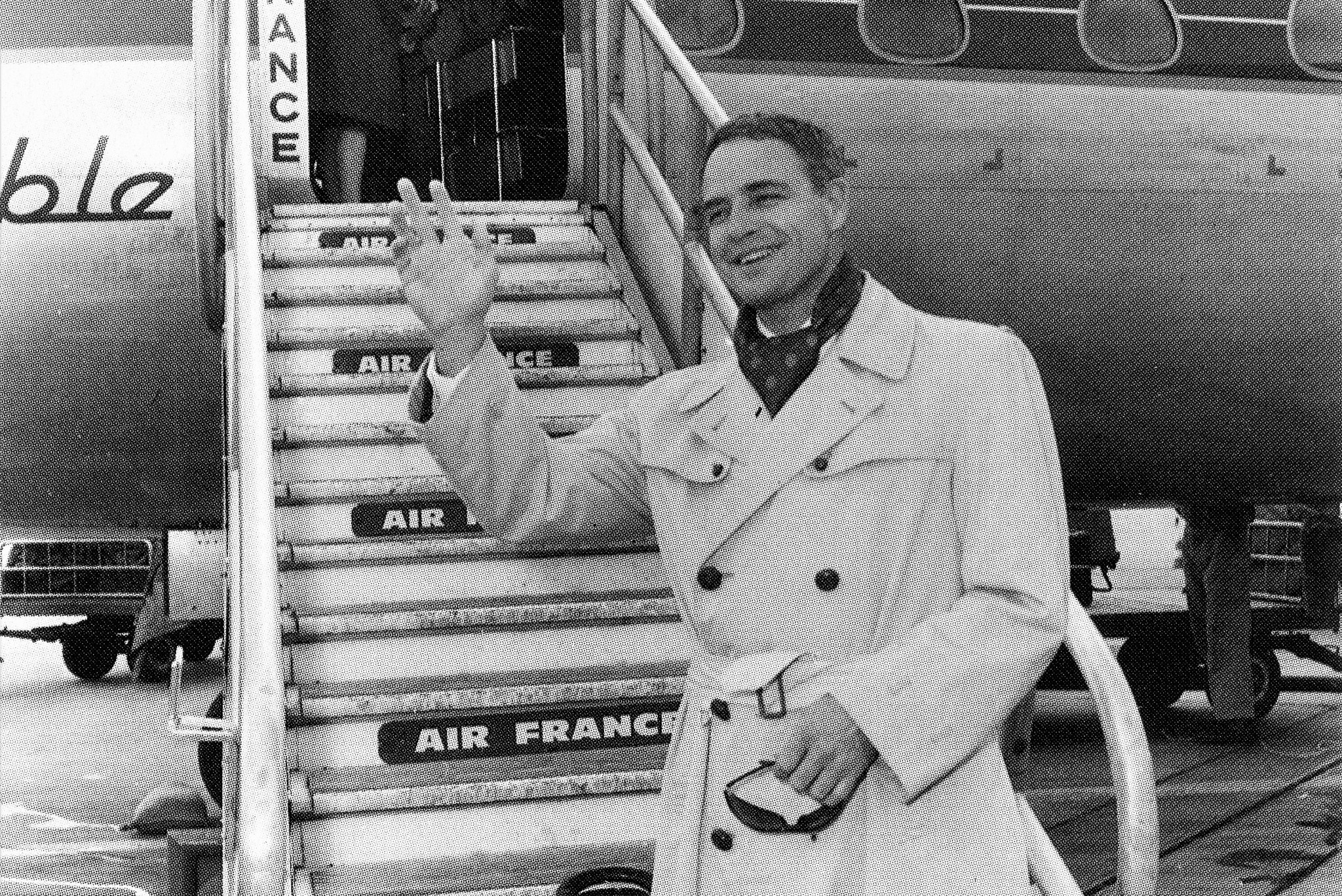 Marlon Brando waves farewell