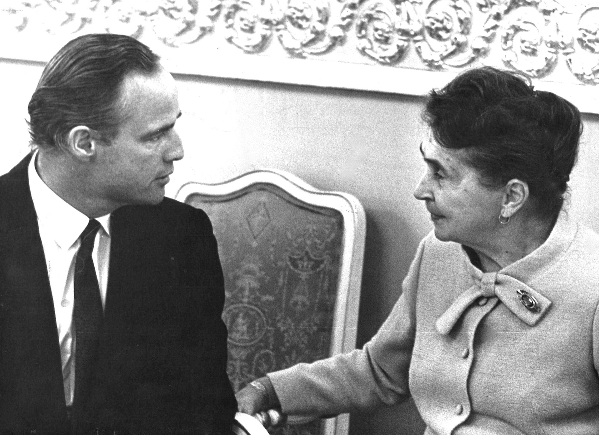 Marlon Brando meeting the First Lady of Finland