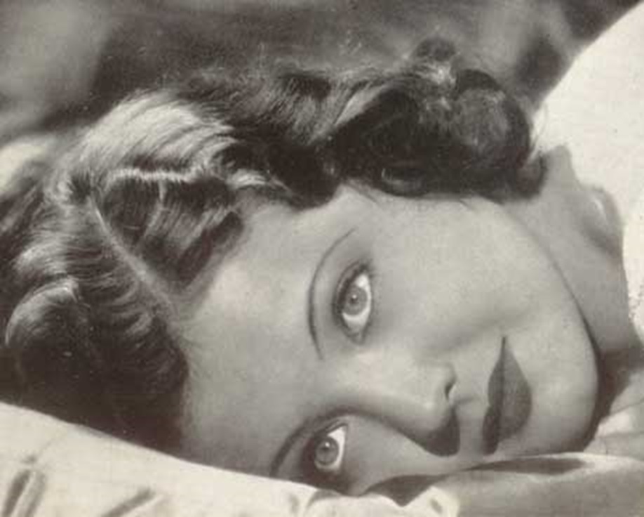 Publicity photo of Sylvia Sidney for Argentinean Magazine - 1932